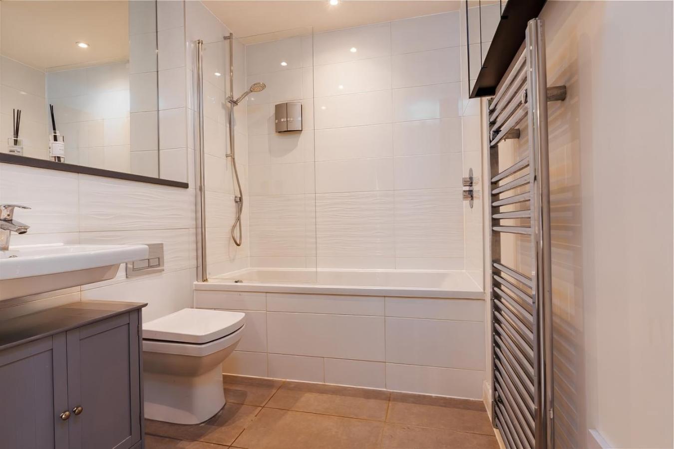 בריסטול Iconic Garden Apt, Steps From City Centre & Cafes מראה חיצוני תמונה